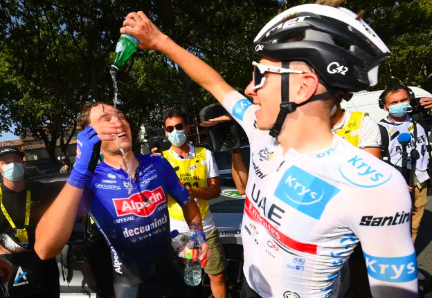 CRAZY HOT! PIDCOCK FINDS A NOVEL WAY OF COOLING OFF DURING TOUR HEATWAVE