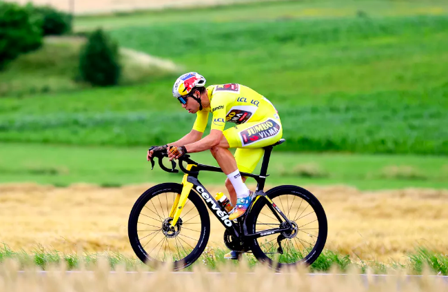 RIDER REACTIONS TO WOUT VAN AERT’S INCREDIBLE ATTACK ON STAGE 6