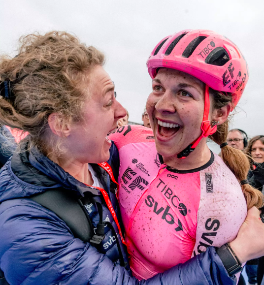 ALISON JACKSON BRINGS TEARS OF JOY TO A BRILLIANT PARIS-ROUBAIX FEMMES 2023